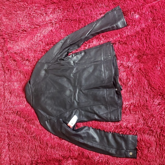 Jacker - Picture 2 of 2